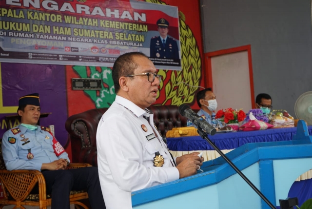 Kakanwil Kemenkumham Sumsel (Indro Purwoko) saat memberikan penguatan Petugas Rutan Baturaja